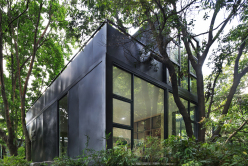 集装箱内的天地:东莞橙果传媒办公室 / 间外建筑工作室