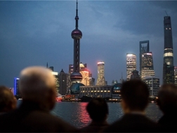 城市影像 | 上海，“龙头之都”的新旧冲突