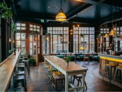 这些老建筑里的餐馆，不仅能看还能吃