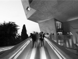 立体的交叉路口：伊萨姆·菲尔斯学院 / Zaha Hadid Architects