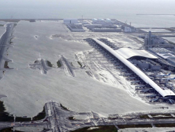 关西机场变港口：日本遭遇25年最强台风