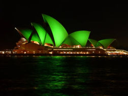 地标建筑的低碳改造：悉尼歌剧院在“绿光”中亮相