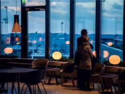 返工前夜，机场是现代人的心灵港湾：明捷贵宾休息室 / 丹麦ZESO建筑师事务所