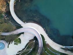 一条路的自在蔓延：成都麓湖生态城G1艺展公园 / GVL怡境国际设计集团