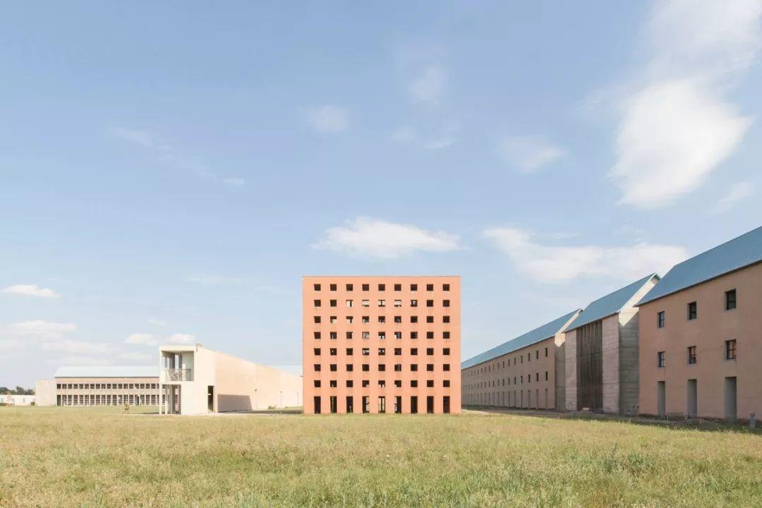 普利兹克1979-2019：46位获奖建筑师和他们的作品