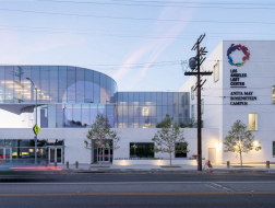 建筑一周 | Leong Leong与KFA完成洛杉矶LGBT中心；Cadaval＆Solà-Morales完成剧院改造