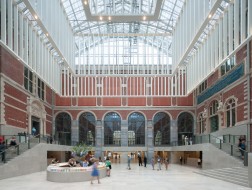 博物馆的现代中庭：荷兰国立博物馆改建 / Cruz y Ortiz Architects