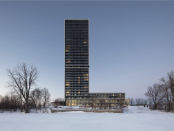 立面对比形成视觉吸引：Panorama养老综合体 / ACDF Architecture