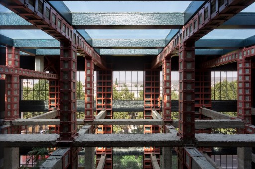 下榻地 | Stamba Hotel:粗野之美