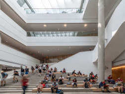 辛辛那提大学林纳德商学院：具有社区感的校园 / Henning Larsen