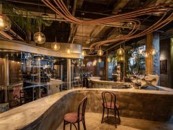 新作 | Metal hands咖啡馆改造：结构及年代交错的“探秘空间” / 力场（北京）建筑设计