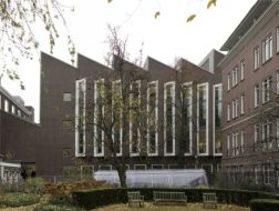 荷兰文化遗产研究院：融入环境的独具一格 / Cruz y Ortiz Arquitectos