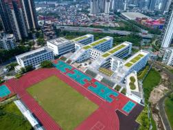 以高效布局应对复杂场地：深圳云海学校 / 欧博设计