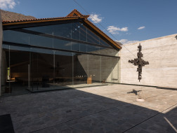 材质对比营造静谧空间：RLJ教堂 / Ricardo Yslas Gámez Arquitectos