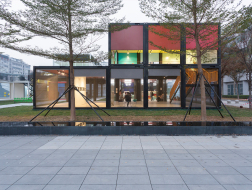 轻钢结构，多彩空间：2019“深双”闪建学校教室模块 / 广州图岸建筑设计有限公司