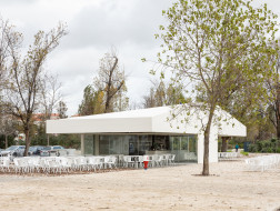白色混凝土凉棚：Bar & Pavilion Belém / Bak Gordon Arquitectos