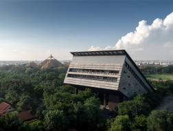 泰国金禧农业博物馆办公楼：倾斜生长 / PLAN ARCHITECT