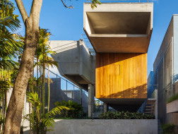 圣保罗市中心周末住宅：紧凑的丰富 / spbr arquitetos