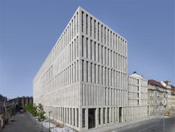 柏林洪堡大学图书馆：阶梯状的大阅览室 / Max Dudler