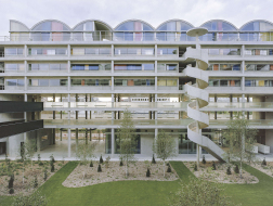 高度渗透的架构：萨克雷高地学生宿舍及停车场 / BRUTHER + Baukunst