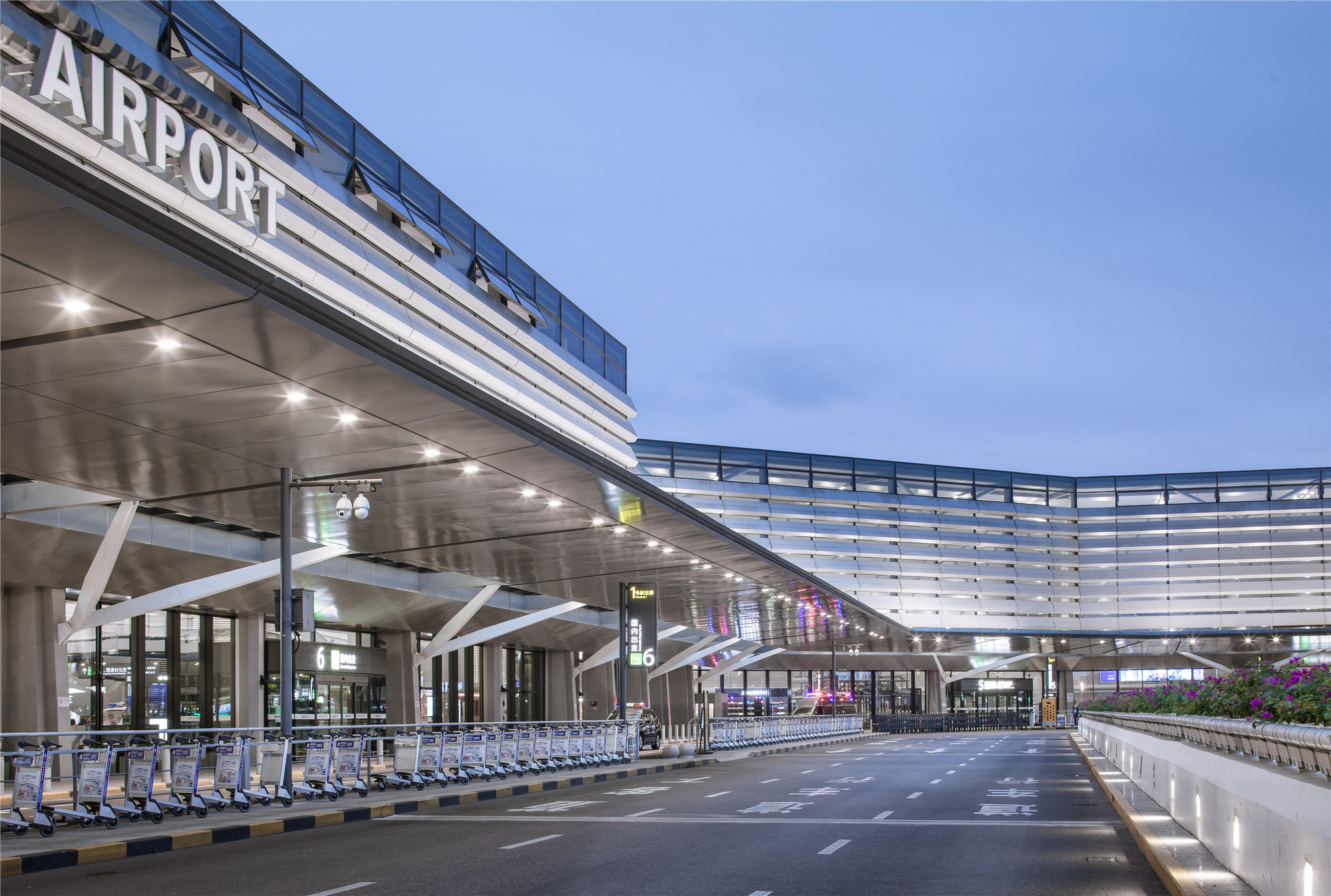 Hongqiao International Airport T1 Renovation and GTC / ECADI