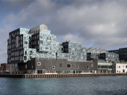 哥本哈根国际学校诺德汉校区：自发电的拼贴方格 / C.F. Møller Architects