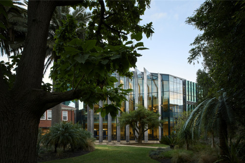 墨尔本大学生命科学教学楼：植物园里的通透温室 / Hassell