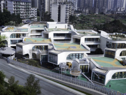 重庆弹子石幼儿园：阶梯状屋顶平台 / NAN Architects