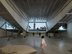 “天堂电影院”厉槟源个展空间设计：解构民宅 / WAU建筑事务所