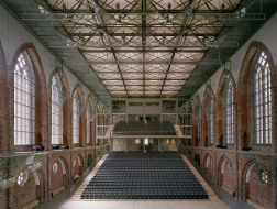 德国圣玛丽音乐厅：为老教堂置入现代“心脏” / 芬兰PES建筑设计事务所