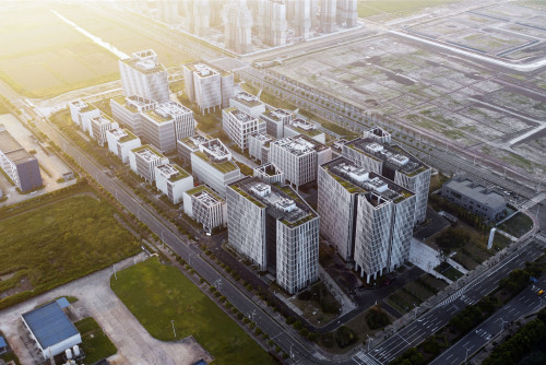 多样与统一：上海临港重装备产业区H36-02地块项目 / 同济院+gmp
