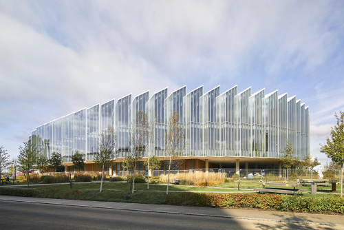 赫尔佐格与德梅隆新作：阿斯利康制药研发中心，悬浮通透的玻璃“圆盘”