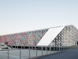 2022年北京冬奥会“冰菱花”：五棵松冰上运动中心 / BIAD 朱小地工作室