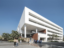 成都师范学院第二实验楼 / 中国建筑西南设计研究院