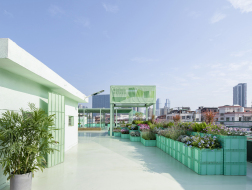 “南园绿云”屋顶共建花园：探索低碳社造空间 / 一十一建筑