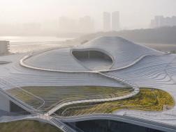 大舍建筑新作：琴台美术馆，起伏屋顶的三重意义