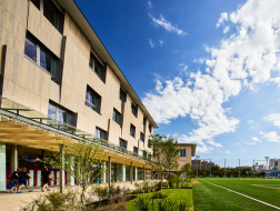 隈研吾事务所新作：横滨国际学校新校区，“木屋”教学楼