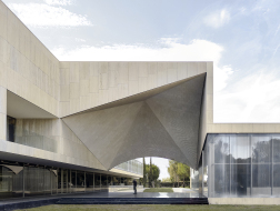 IESE商学院教学楼：校园的介入与重组 / Sancho-Madridejos Architecture Office