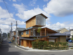 下加茂住宅：小屋顶的集合 / 畑友洋建筑设计事务所