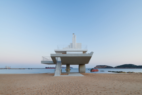 迹·建筑事务所（TAO）新作：海边浮亭，悬浮的地平面