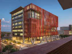 亚利桑那大学健康科学创新大楼 / CO Architects