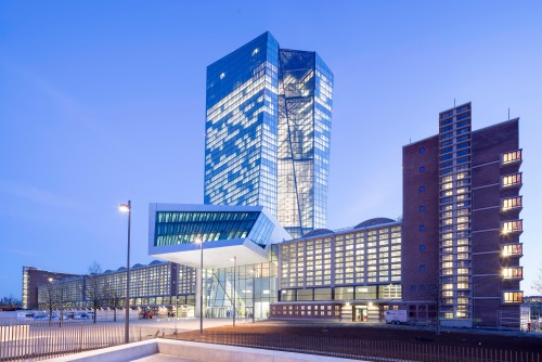 蓝天组作品：欧洲中央银行，横看成岭侧成峰