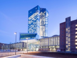 蓝天组作品：欧洲中央银行，横看成岭侧成峰