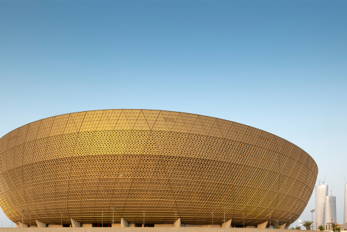 福斯特事务所参与设计，卡塔尔世界杯“金碗”球场正式就位