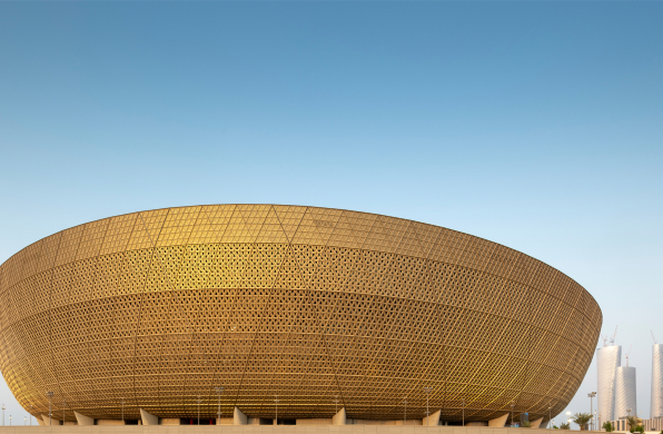 福斯特事务所参与设计，卡塔尔世界杯“金碗”球场正式就位