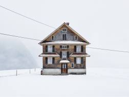 Patrick Lambertz：瑞士木屋的类型学摄影