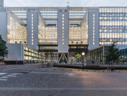 OMA作品：Rijnstraat 8改造，灵活又集约的透明办公室