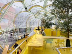 透明气泡膜+黄色基调，selgascano在伦敦设计区打造“发光”集市