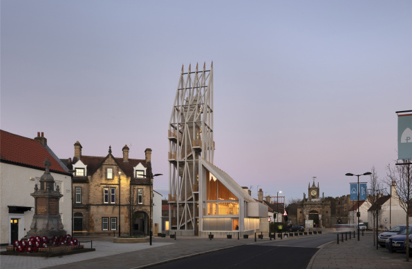 古镇藏新屋：英格兰奥克兰塔 / Níall McLaughlin Architects