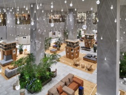 灯泡做的云层：玉川高岛屋购物中心中庭设计 / Yuko Nagayama and Associates